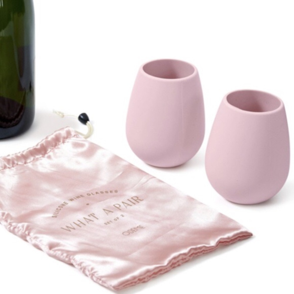 NWT silicon wine glasses